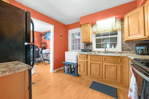 Kitchen - 65 Mckenzie Addition, Van Lear, KY 41265 photo 2 of 4