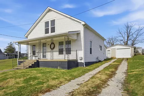 214 Bond St, Irvine, KY 40336