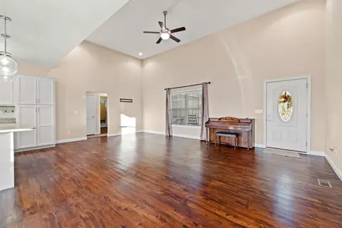 Living - 210 Trillium Lp, Richmond, KY 40475 photo 1 of 3