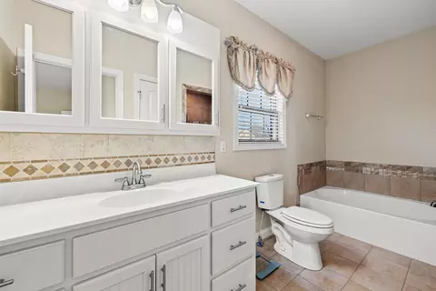 Bath - 210 Trillium Lp, Richmond, KY 40475 photo 1 of 4