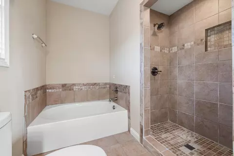 Bath - 210 Trillium Lp, Richmond, KY 40475 photo 2 of 4