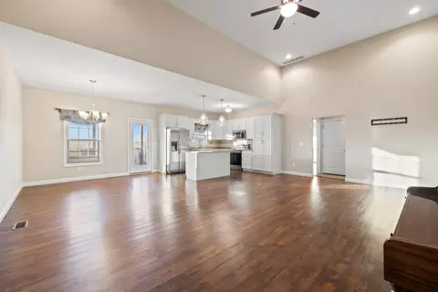 Entry Way - 210 Trillium Lp, Richmond, KY 40475 photo 1 of 2