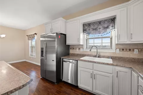 Kitchen - 210 Trillium Lp, Richmond, KY 40475 photo 3 of 4
