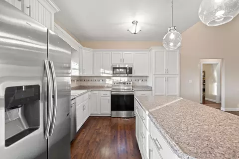 Kitchen - 210 Trillium Lp, Richmond, KY 40475 photo 4 of 4