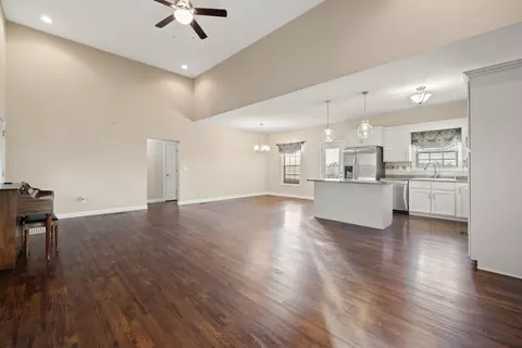 Entry Way - 210 Trillium Lp, Richmond, KY 40475 photo 2 of 2