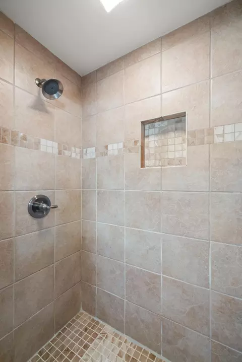 Bath - 210 Trillium Lp, Richmond, KY 40475 photo 3 of 4