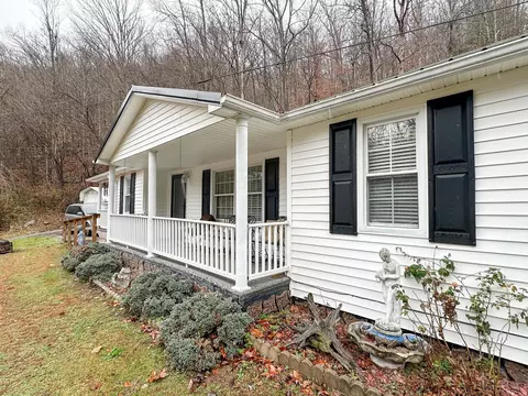 10810 406 Hwy, Roark, KY 40979