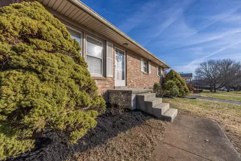 Exterior - 608 Summit Dr, Paris, KY 40361 photo 1 of 3