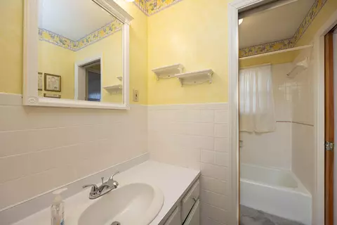 Bath - 608 Summit Dr, Paris, KY 40361 photo 1 of 2