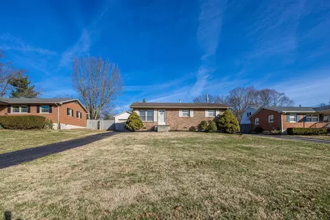 608 Summit Dr, Paris, KY 40361