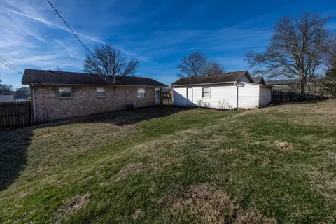 Exterior - 608 Summit Dr, Paris, KY 40361 photo 2 of 3