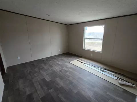 Living - 814 Casey Mill Rd, Berry, KY 41003 photo 2 of 3