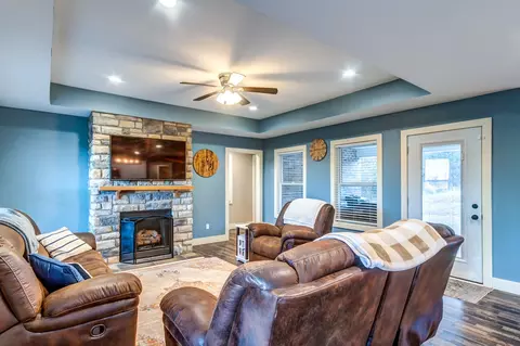 Living - 750 Red Lick Rd, Berea, KY 40403 photo 1 of 3