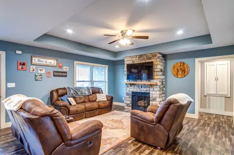 Living - 750 Red Lick Rd, Berea, KY 40403 photo 2 of 3