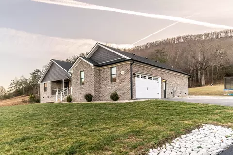 Exterior - 750 Red Lick Rd, Berea, KY 40403 photo 6 of 26