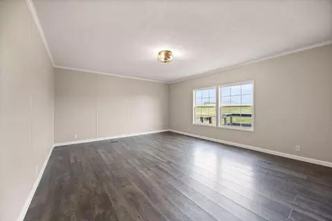 Living - 2218 Floyd Switch Rd, Eubank, KY 42567 photo 4 of 6