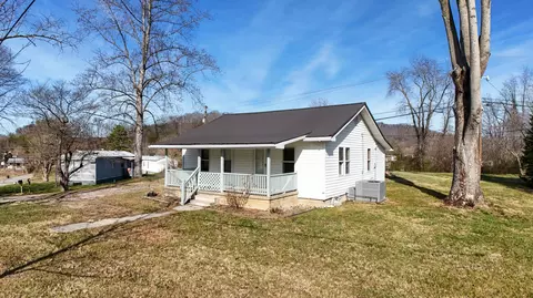 391 Pine Valley Ln, Flat Lick, KY 40935