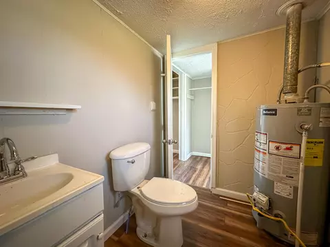 Bath - 391 Pine Valley Ln, Flat Lick, KY 40935 photo 2 of 2