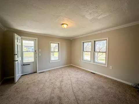 Living - 391 Pine Valley Ln, Flat Lick, KY 40935 photo 4 of 4