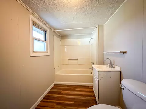 Bath - 391 Pine Valley Ln, Flat Lick, KY 40935 photo 1 of 2