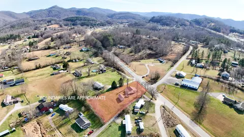 View/Area - 391 Pine Valley Ln, Flat Lick, KY 40935 photo 5 of 7