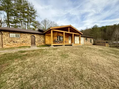 Exterior - 1047 Evergreen Rd, Flat Lick, KY 40935 photo 1 of 14