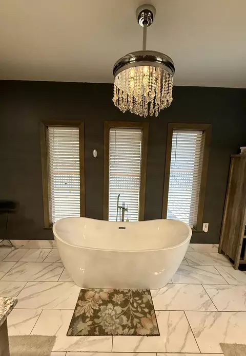 Bath - 1047 Evergreen Rd, Flat Lick, KY 40935 photo 1 of 11