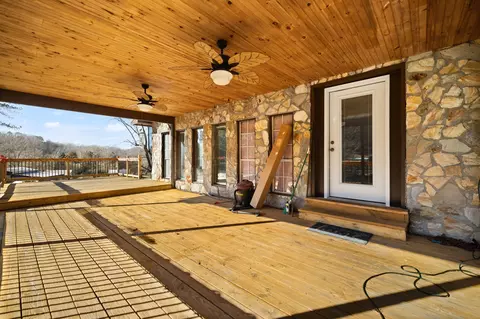 Exterior - 1047 Evergreen Rd, Flat Lick, KY 40935 photo 3 of 14