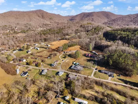View/Area - 1047 Evergreen Rd, Flat Lick, KY 40935 photo 6 of 10