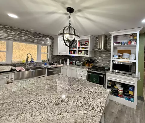 Kitchen - 1047 Evergreen Rd, Flat Lick, KY 40935 photo 2 of 2