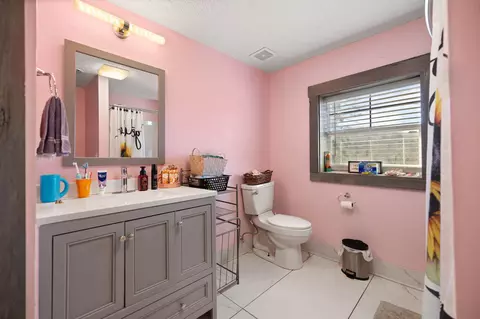 Bath - 1047 Evergreen Rd, Flat Lick, KY 40935 photo 8 of 11