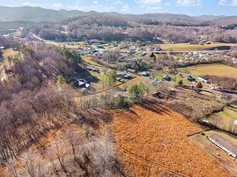 View/Area - 1047 Evergreen Rd, Flat Lick, KY 40935 photo 9 of 10