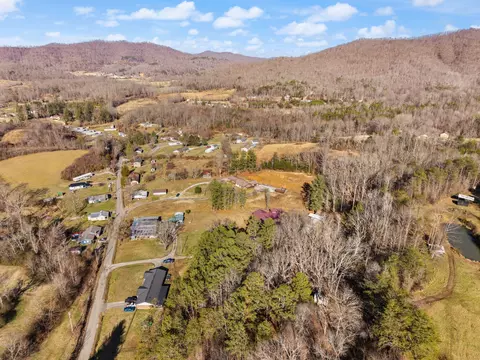 View/Area - 1047 Evergreen Rd, Flat Lick, KY 40935 photo 5 of 10