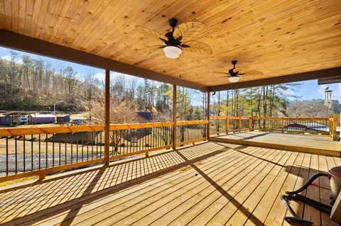 Exterior - 1047 Evergreen Rd, Flat Lick, KY 40935 photo 4 of 14