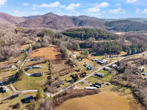 View/Area - 1047 Evergreen Rd, Flat Lick, KY 40935 photo 7 of 10