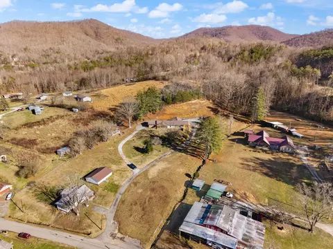 View/Area - 1047 Evergreen Rd, Flat Lick, KY 40935 photo 2 of 10