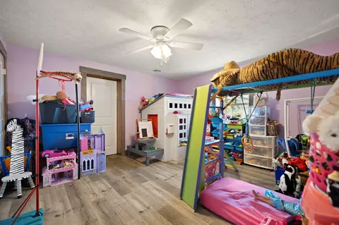 Bedroom - 1047 Evergreen Rd, Flat Lick, KY 40935 photo 7 of 10