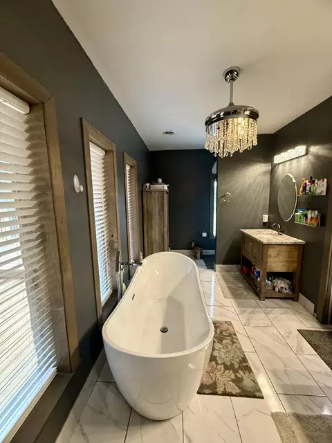 Bath - 1047 Evergreen Rd, Flat Lick, KY 40935 photo 3 of 11