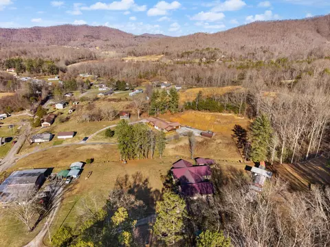 View/Area - 1047 Evergreen Rd, Flat Lick, KY 40935 photo 3 of 10