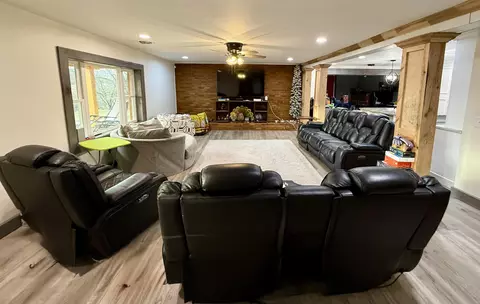 Living - 1047 Evergreen Rd, Flat Lick, KY 40935 photo 2 of 2