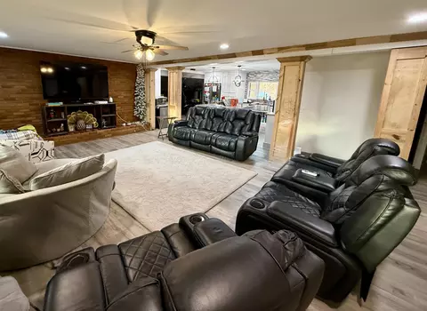 Living - 1047 Evergreen Rd, Flat Lick, KY 40935 photo 1 of 2