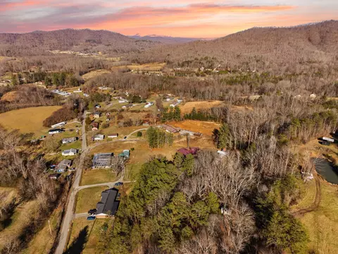 View/Area - 1047 Evergreen Rd, Flat Lick, KY 40935 photo 4 of 10