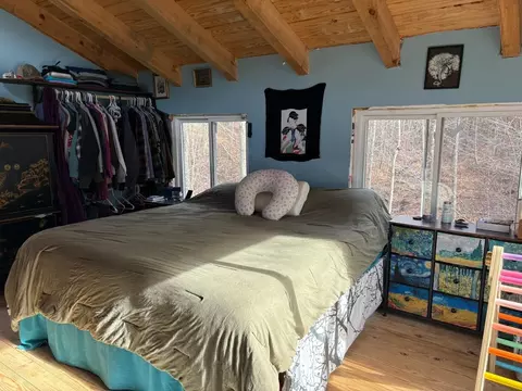 Bedroom - 105 Chambers Fork Rd, Campton, KY 41301 photo 1 of 2