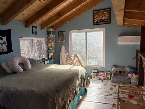 Bedroom - 105 Chambers Fork Rd, Campton, KY 41301 photo 2 of 2