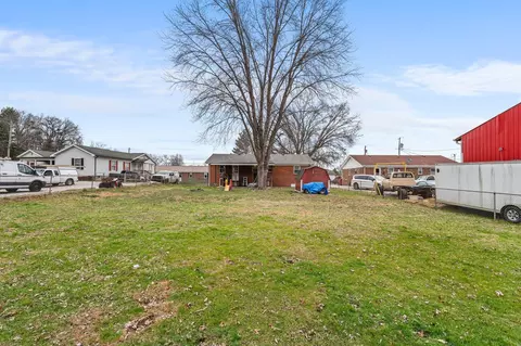 Exterior - 102 Madison St, Berea, KY 40403 photo 5 of 6