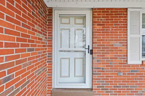 Entry Way - 102 Madison St, Berea, KY 40403 photo 1 of 5