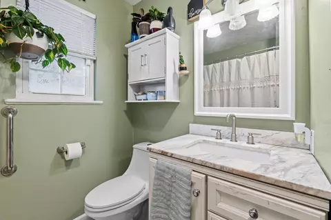 Bath - 102 Madison St, Berea, KY 40403 photo 1 of 1