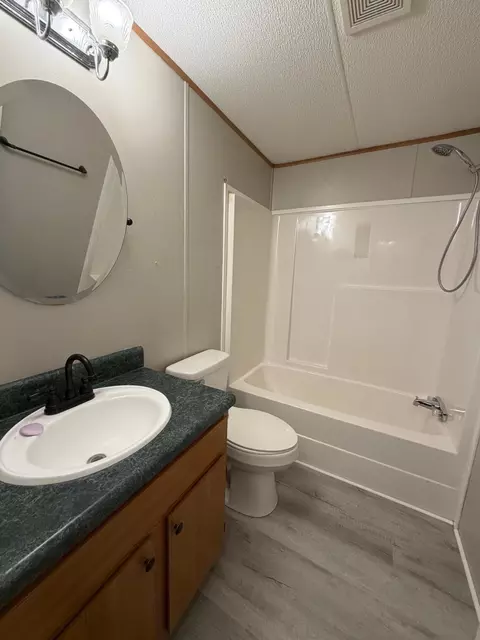 Bath - 334 Timberland Cir, Corbin, KY 40701 photo 2 of 2