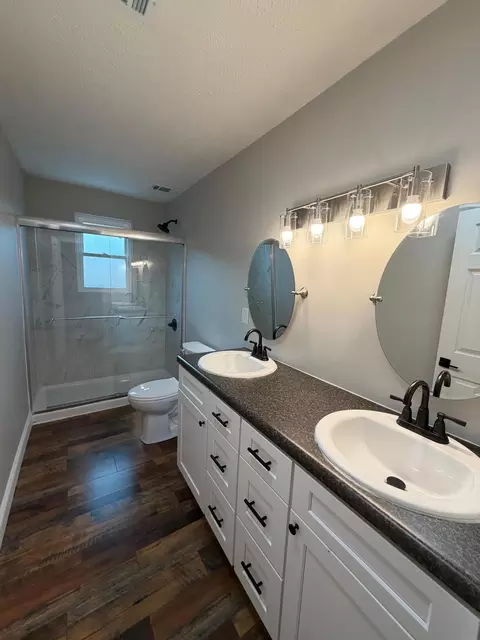 Bath - 811 Hancock Ave, Corbin, KY 40701 photo 1 of 3