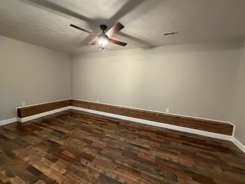 Living - 811 Hancock Ave, Corbin, KY 40701 photo 1 of 2